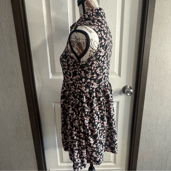 Floral Sleeveless Dress - Picture 9 of 12